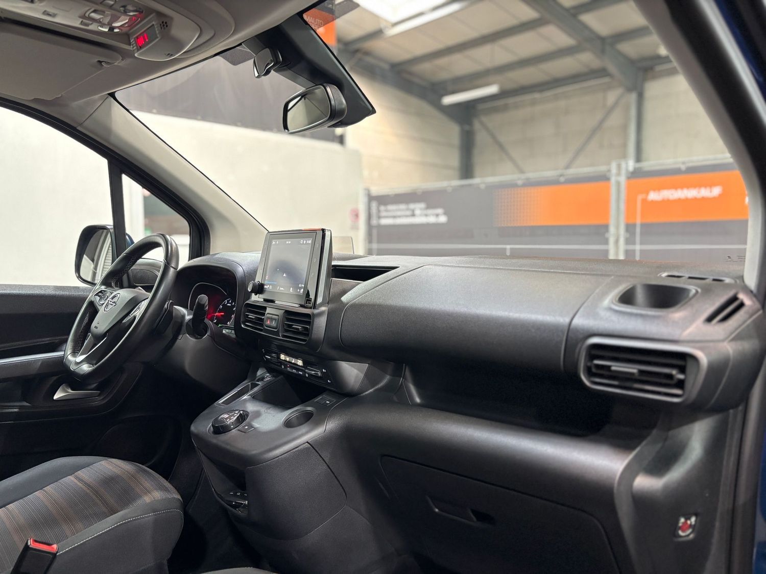 Fahrzeugabbildung Opel Combo Innovation Kamera#Pano#HeadUp