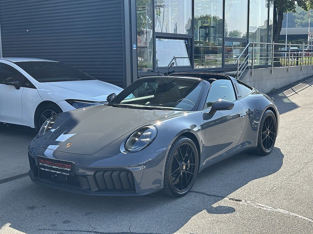 Porsche 911 Carrera 4 Targa GTS PDK