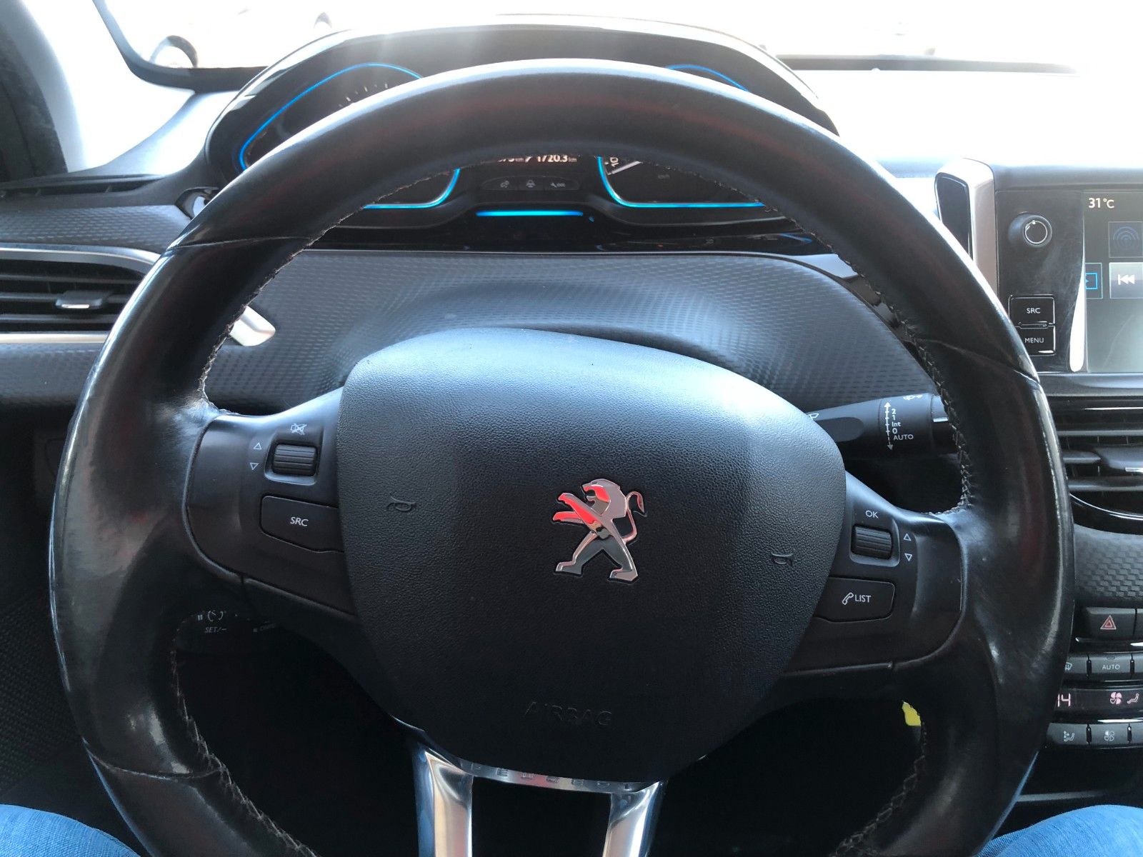 Fahrzeugabbildung Peugeot 2008 Allure Klimaautomatik Parkpilot
