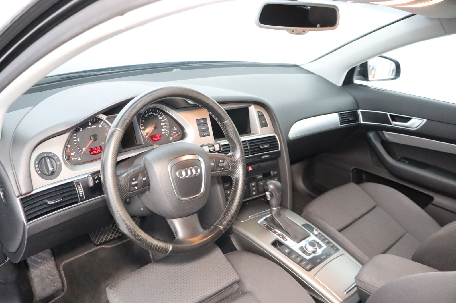 Fahrzeugabbildung Audi A6 2.0 TDI multitronic Avant * Xenon * AHK * PDC