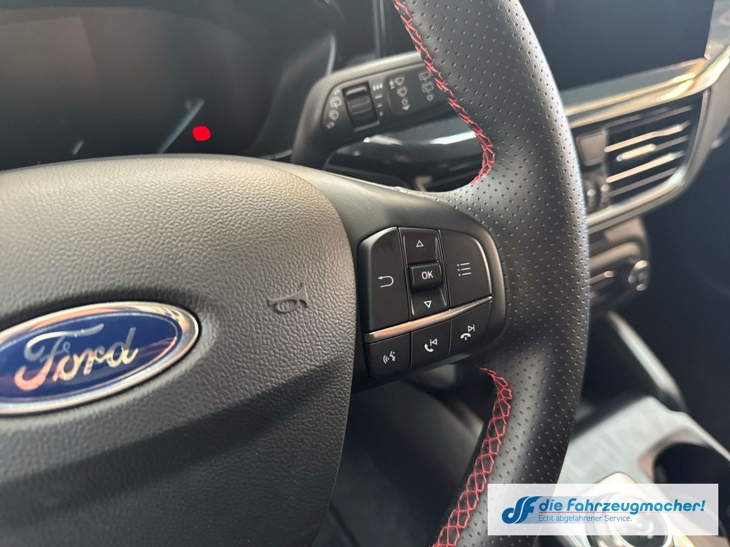 Fahrzeugabbildung Ford Focus ST-Line Navi LED ACC Apple CarPlay Android