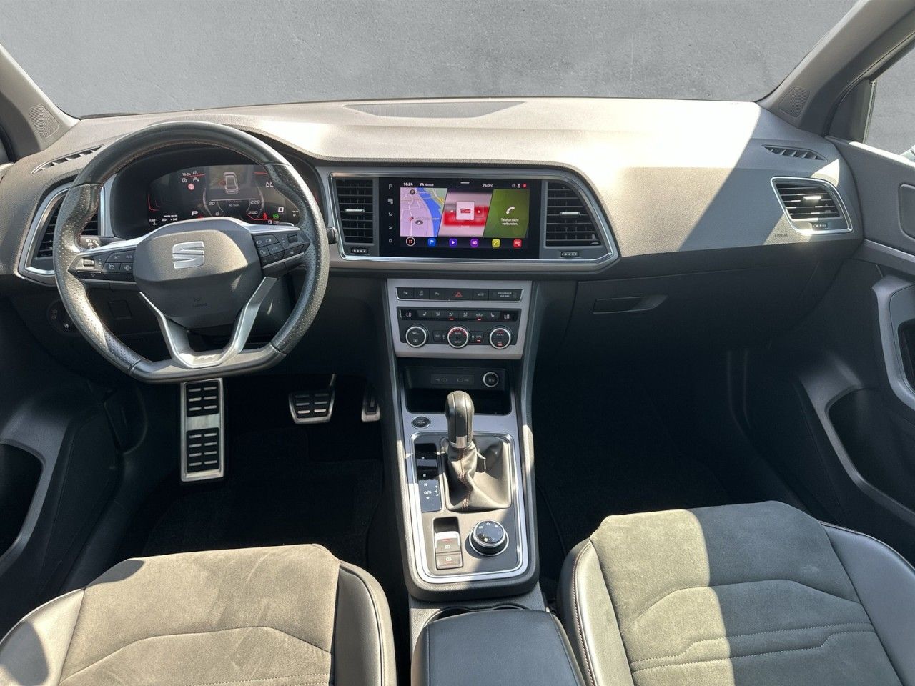 Fahrzeugabbildung SEAT ATECA FR 2.0 TSI 190 PS DSG 4Drive*AHK* - mit KI generiert/bearbeitet
