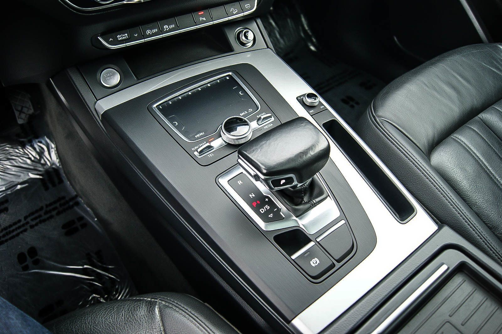 Fahrzeugabbildung Audi Q5 40 TDI quattro S tronic MATRIX LED PANORAMA