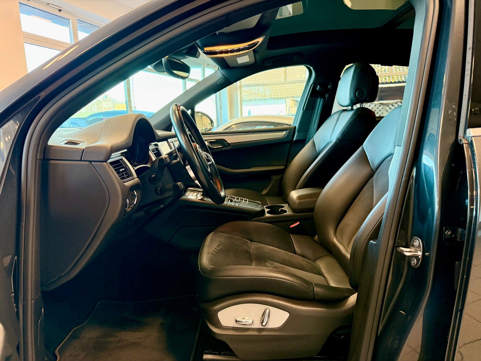 Fahrzeugabbildung Porsche Macan S Panorama, BOSE, DAB, Sportabgasanlage