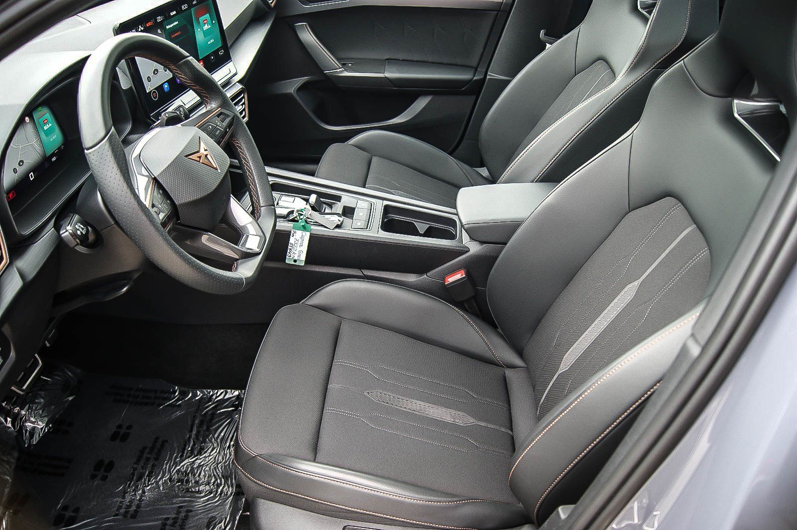 Fahrzeugabbildung CUPRA Leon Sportstourer e-Hybrid PANORAMA CARPLAY ACC