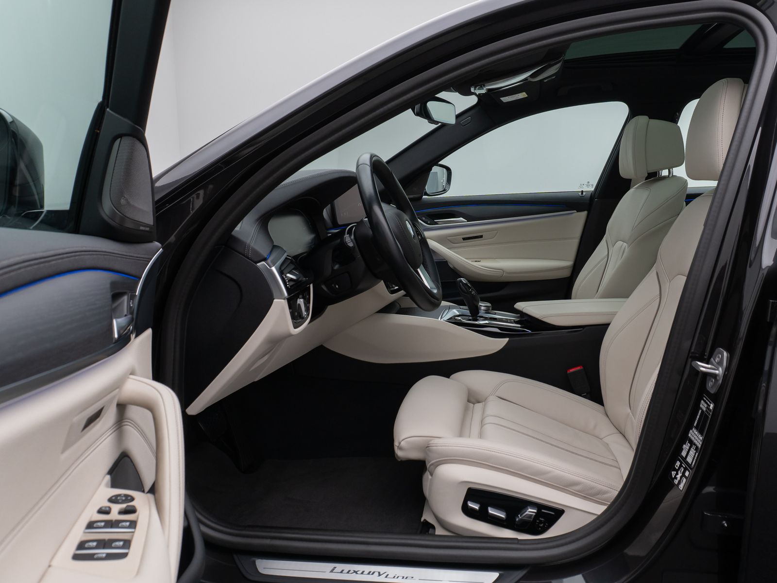 Fahrzeugabbildung BMW 520d  xD Luxury Line Panorama Kamera DAB H/K AHK
