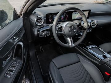 Mercedes CLA 200 Shooting Brake - 4