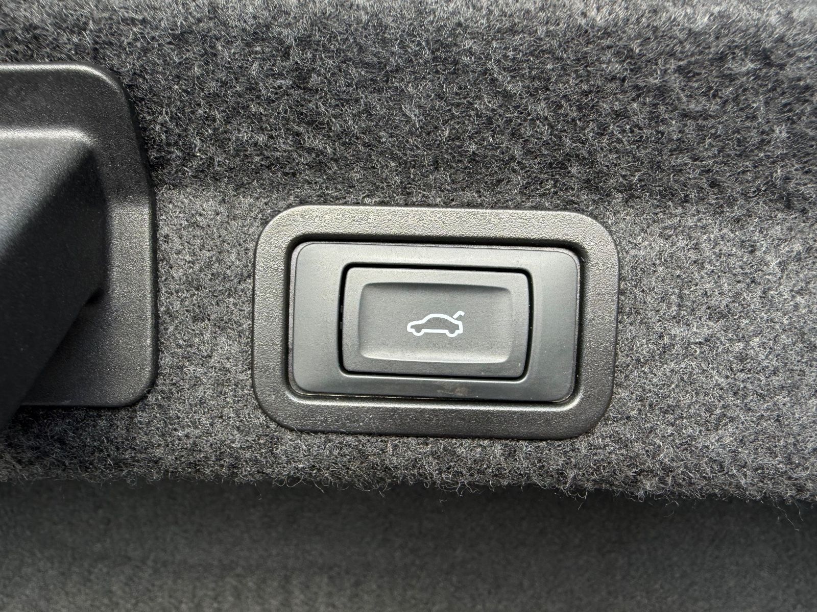 Fahrzeugabbildung Audi A6 Lim. 50 TFSI e quattro sport S-LINE BLACK EDI