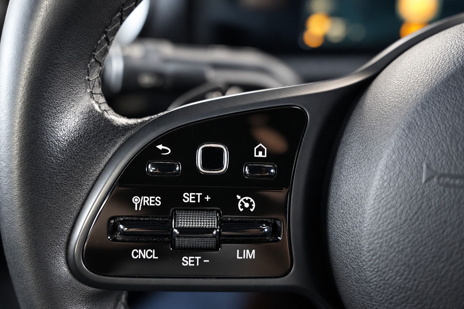 Fahrzeugabbildung Mercedes-Benz A 180 A 180 d Limousine *LED*SHZ*Navigation*ACC*