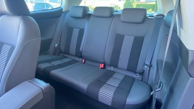Fahrzeugabbildung Volkswagen Golf V Limousine 1.6 United aus 1. Hand !!