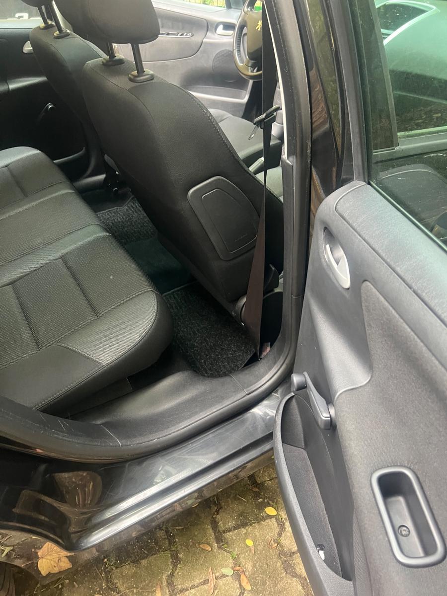 Peugeot 207 2011 — photo 10