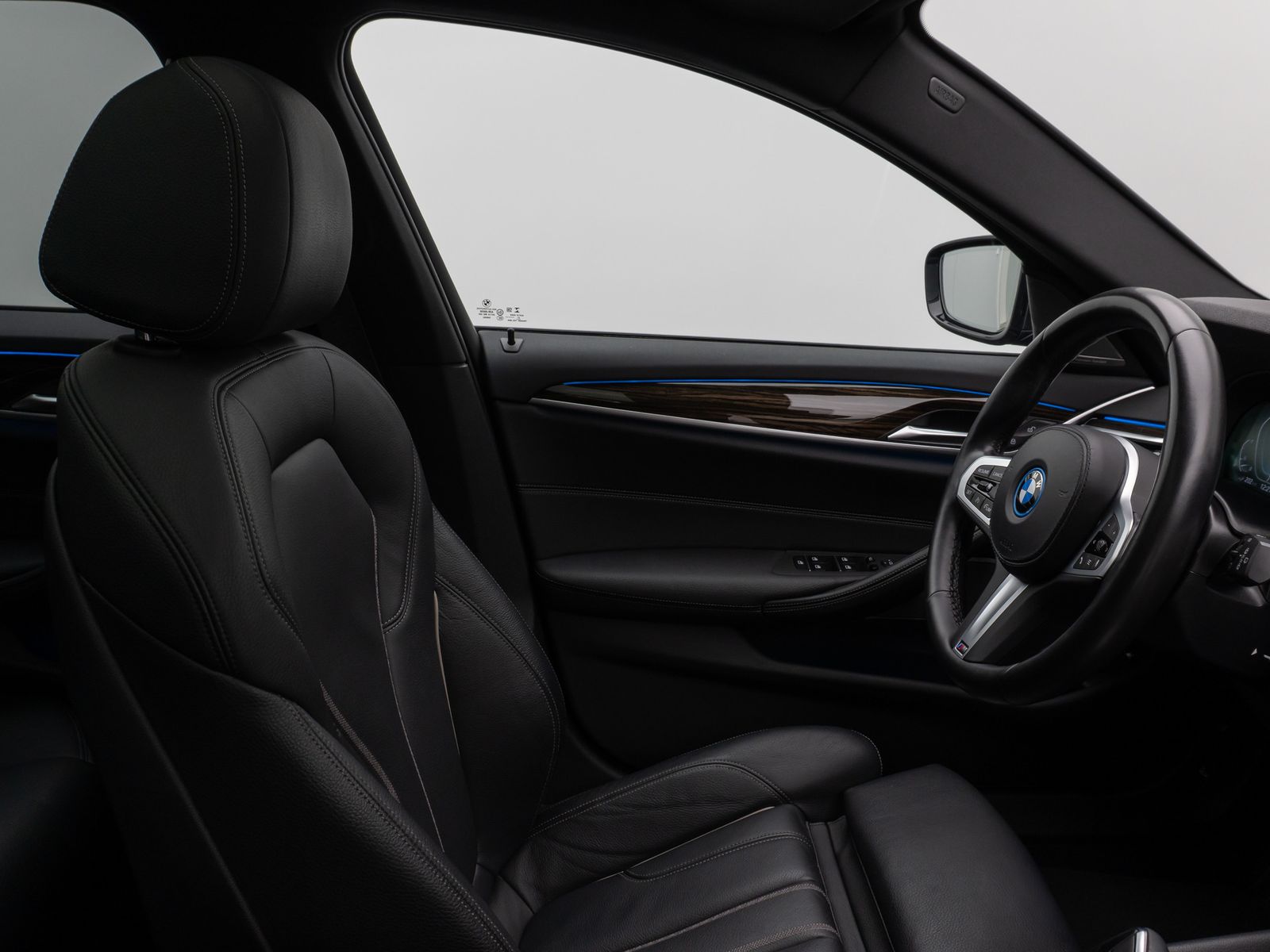 Fahrzeugabbildung BMW 530e Panorama Kamera DAB H/K WLAN Alarm Sport