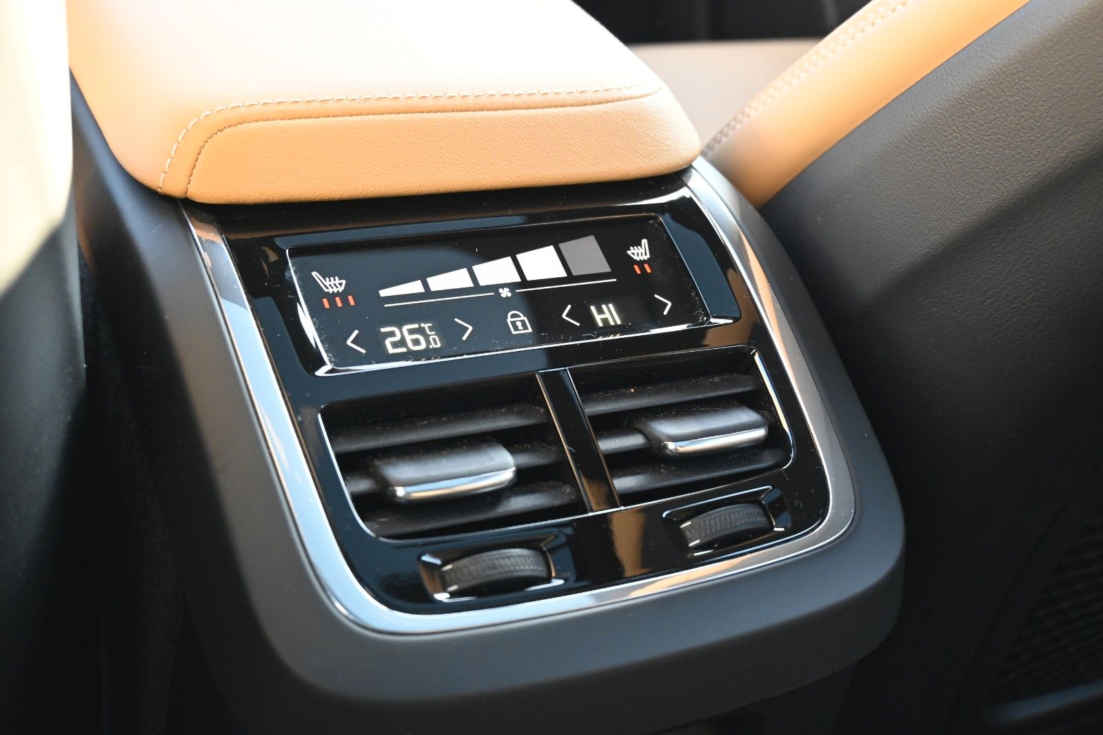 Fahrzeugabbildung Volvo V60 CC B4D AWD Ultimate*LED*PANO*360*H&K*MASSAGE