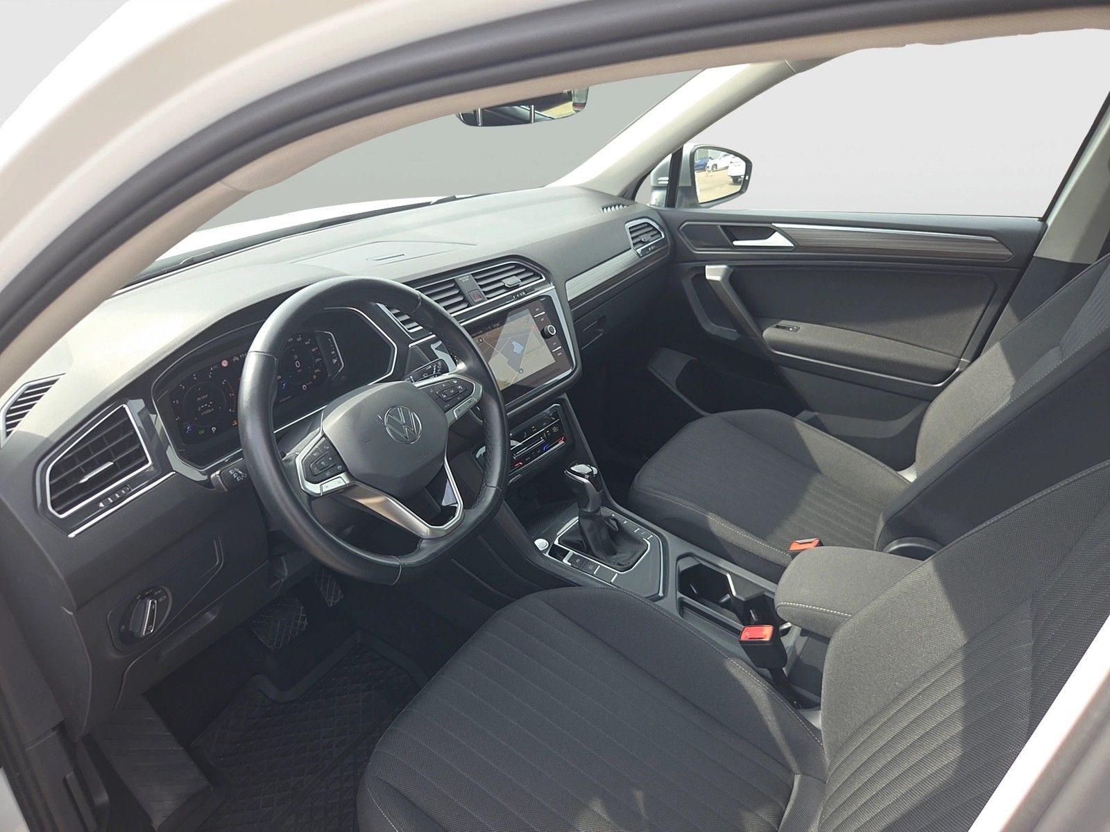 Fahrzeugabbildung Volkswagen Tiguan Allspace TSI Life DSG LED Navi ACC AHK Pa
