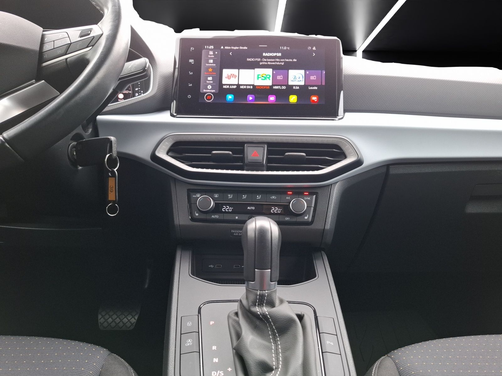 Fahrzeugabbildung SEAT Ibiza TSI Style DSG LED Navi AID ACC RFK SH