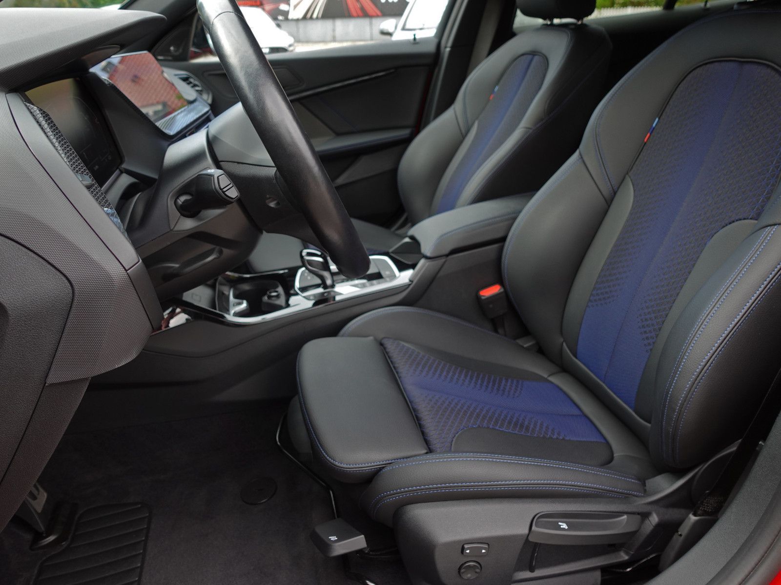 Fahrzeugabbildung BMW 118i Aut. M Sport M Shadow HUD harman/kardon 19"