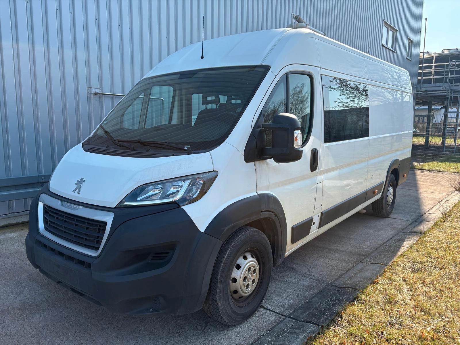 Peugeot Boxer TwinCab Edition Maxi 6  Sitze
