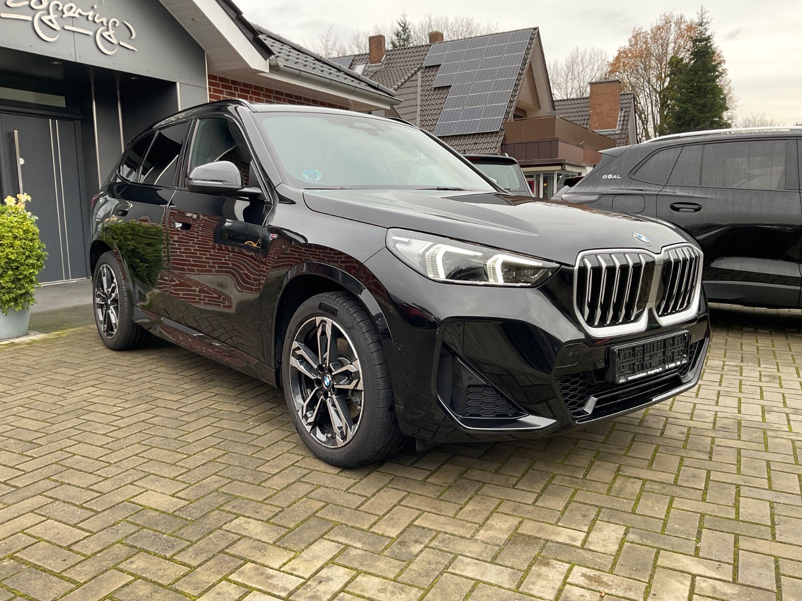 Fahrzeugabbildung BMW X1 sDrive20i,M Sport,AHK,Kamera,Navi,Carplay