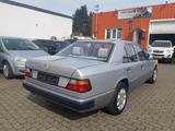 Mercedes-Benz 200E 124er *gepflegt*ESD* - Mercedes-Benz 200 mit Benzin-Antrieb: Schiebedach, Limousine