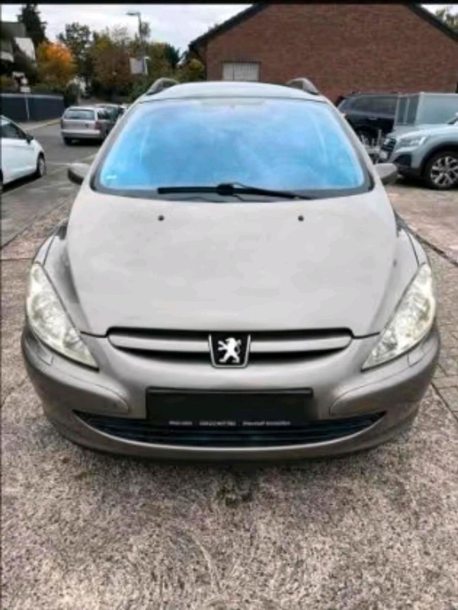 Peugeot 307 2004 — rear view