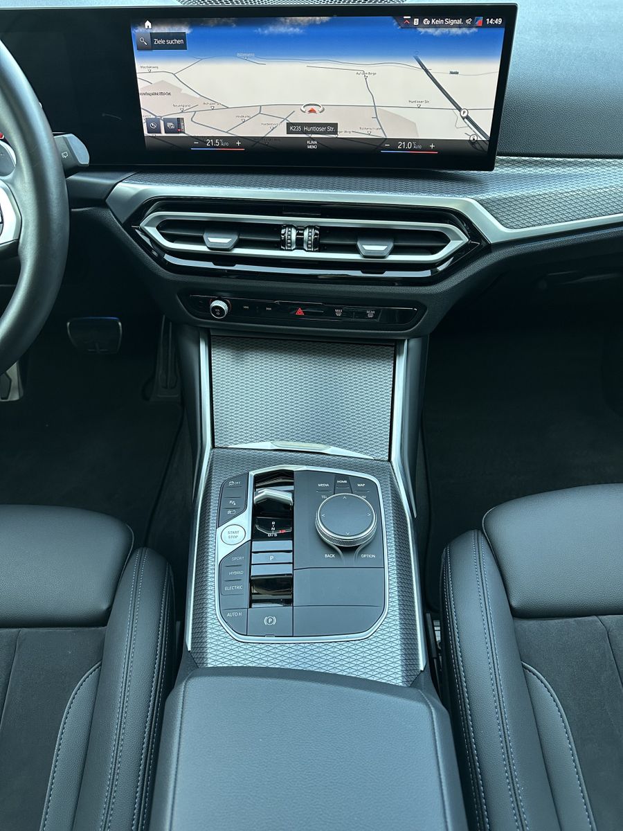 Fahrzeugabbildung BMW 330e Touring M-Sport NAV+LED+PANO+19ZO+ALARM+1HD