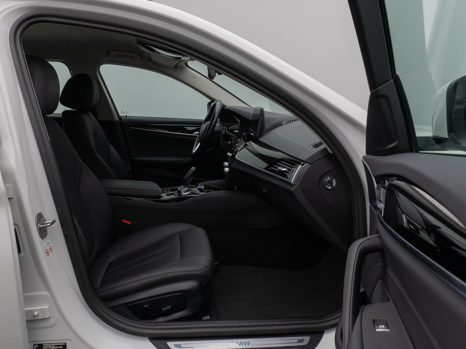 Fahrzeugabbildung BMW 520d Kamera DAB Leder Alarm Parkassistenzsystem