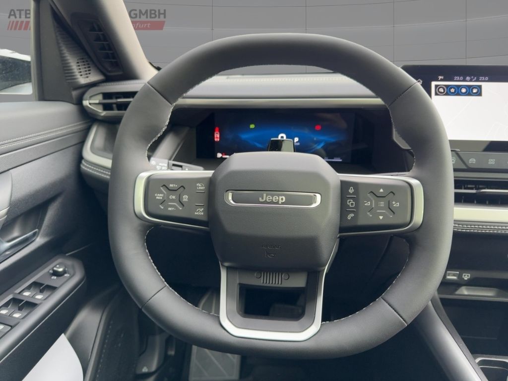 Fahrzeugabbildung Jeep Compass e-Hybrid First Edition PANO MATRIX HEAD-