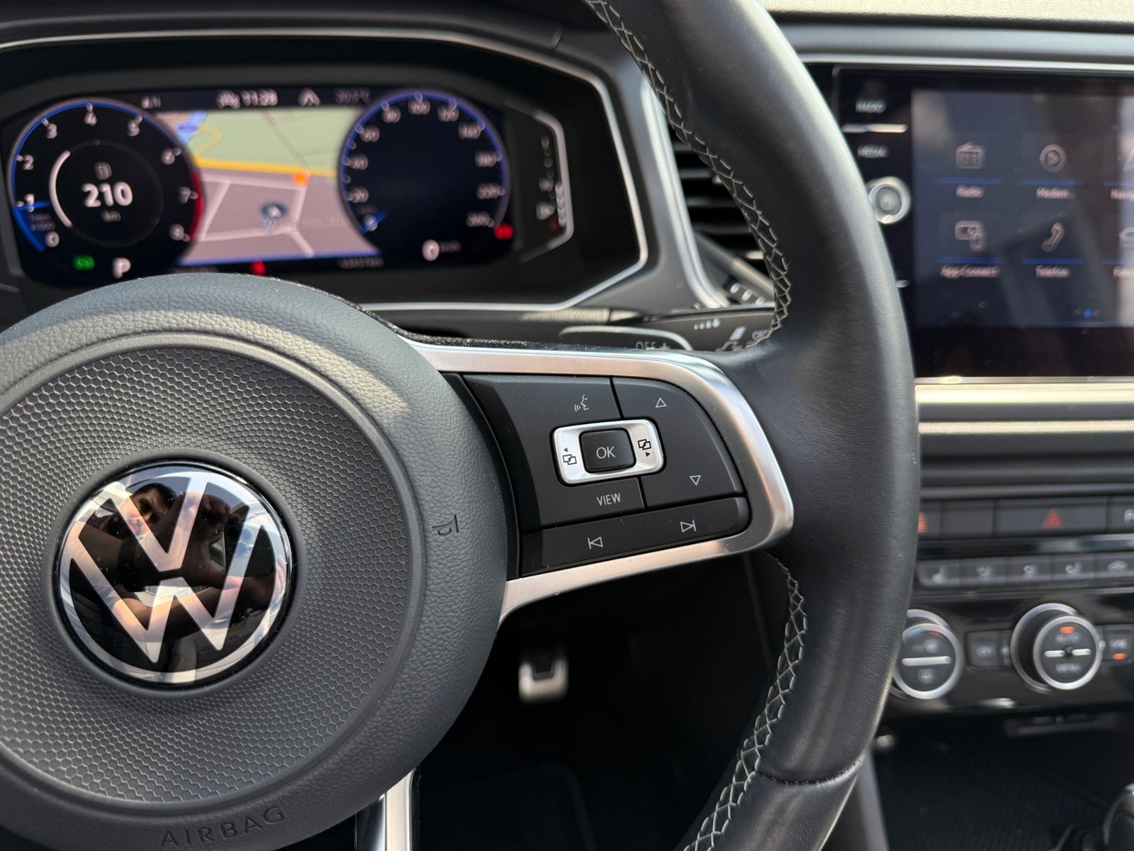 Fahrzeugabbildung Volkswagen T-Roc Cabriolet R-Line AHK LED NAVI ALU