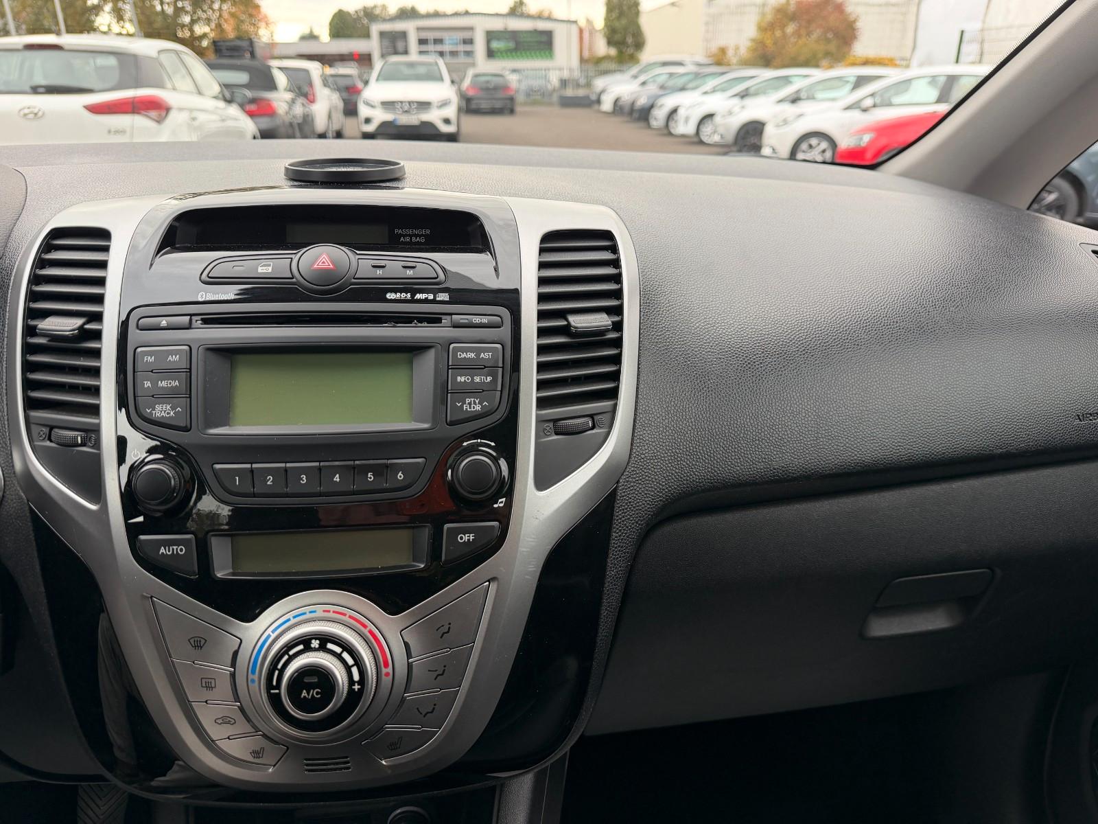 Hyundai ix20 2011 — photo 19
