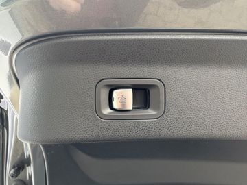 Fahrzeugabbildung Mercedes-Benz GLC 300 Coupe 4Matic AMG AHK RFK SHZ Night uvm