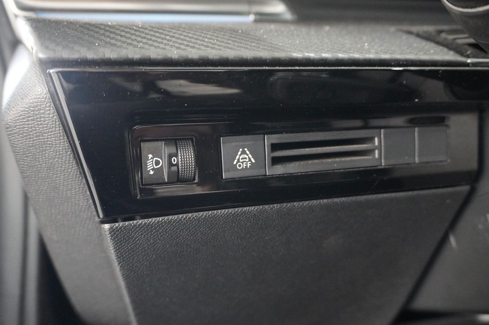 Fahrzeugabbildung Peugeot 508 LIM 1.5D ALLURE NAVI/LED/KAMERA/SHZ/VIRTU.