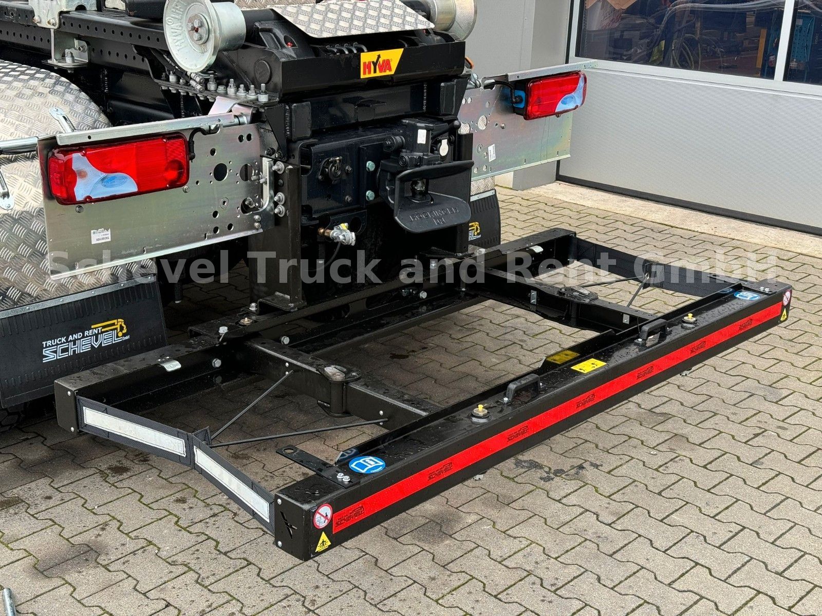 Fahrzeugabbildung MAN TGS 33.480 Abrollkipper HYVA  / 26-55s 6x6/60Ton