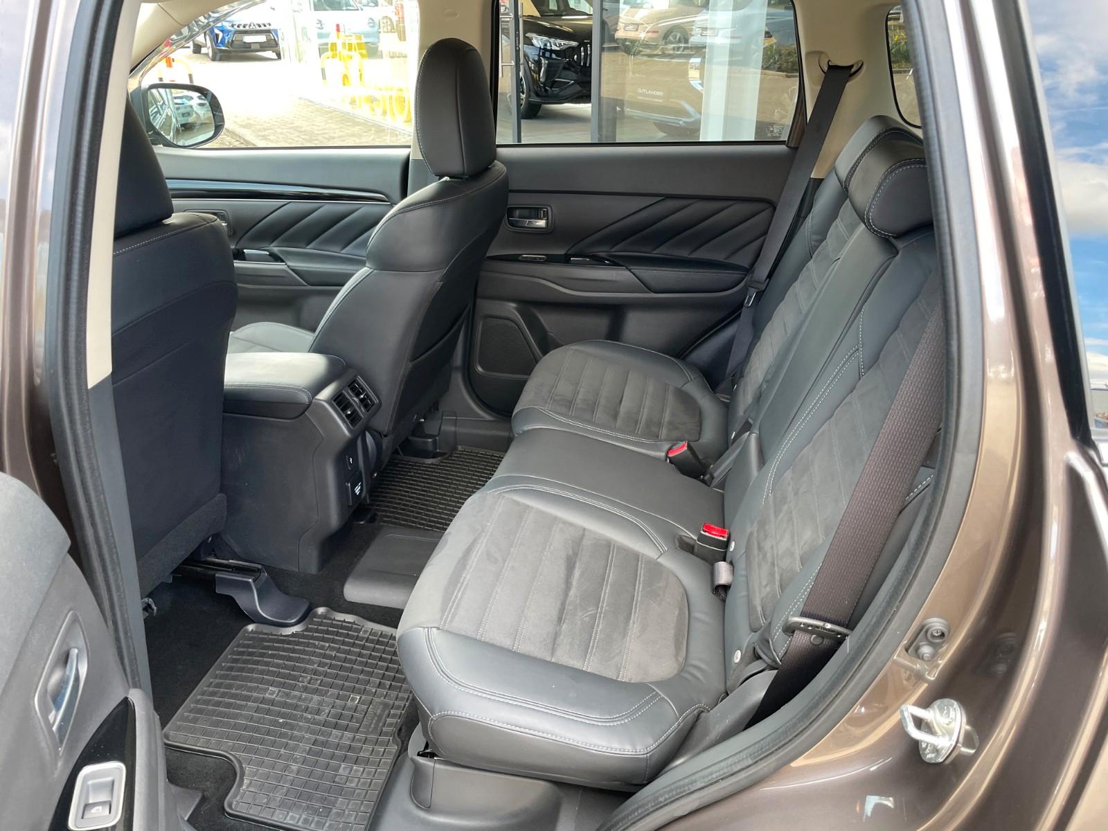 Mitsubishi Outlander Plug-In-Hybrid PHEV SPIRIT 4WD *AHK*