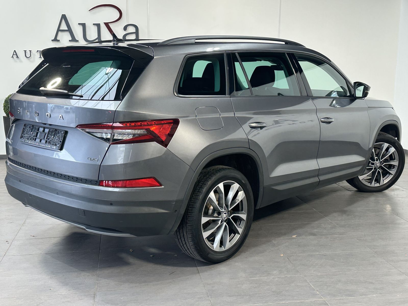 Fahrzeugabbildung SKODA Kodiaq 2.0 TDI DSG 4x4 7-Sitzer Tour NAV+LED+AHK