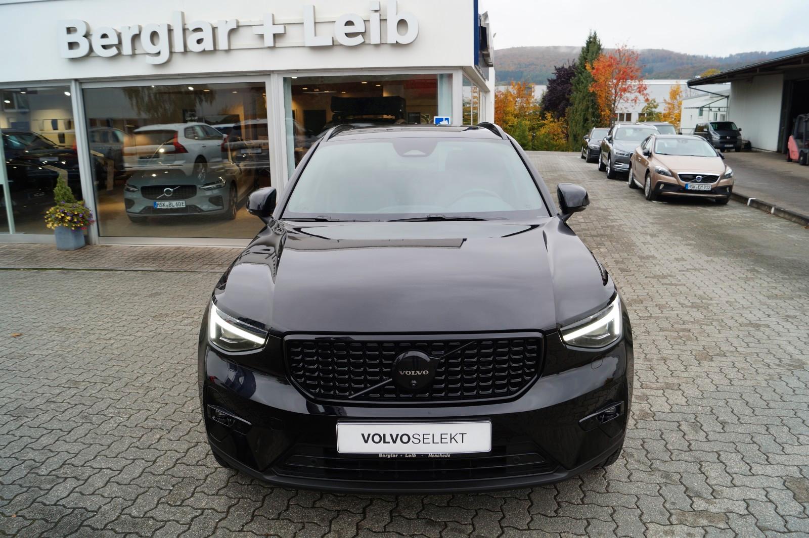 Volvo XC40 B4 Benzin 2WD Plus Black Edit. DKG/Panorama