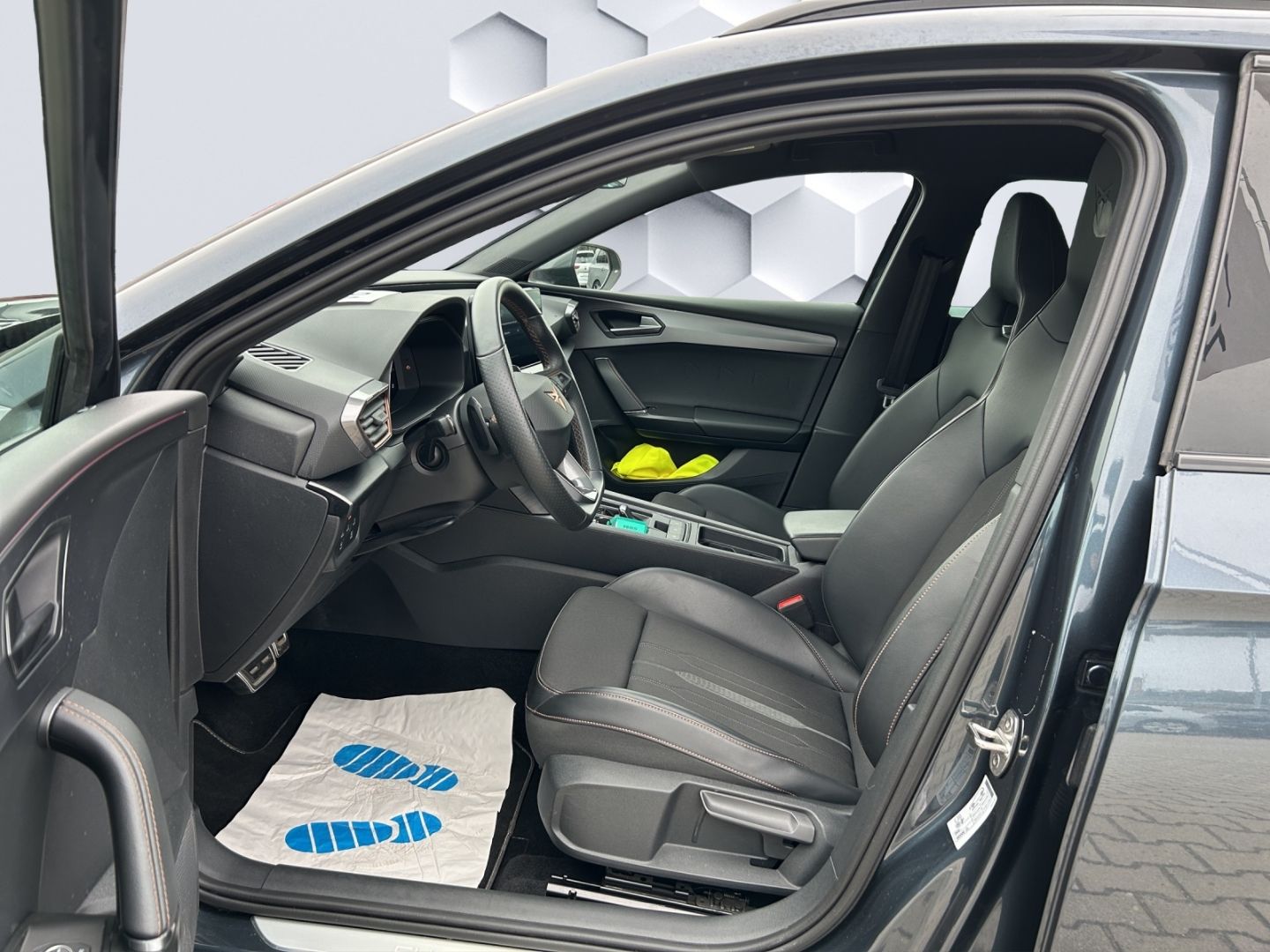 Leon 1.4 e-HYBRID DSG 110kW LED AHZV Sitzheizung