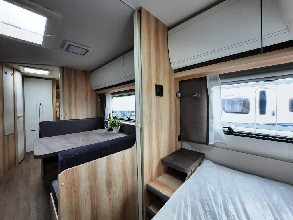Fahrzeugabbildung Hobby De Luxe 545 KMF Verfüg./Auflastung 2.000 Kg