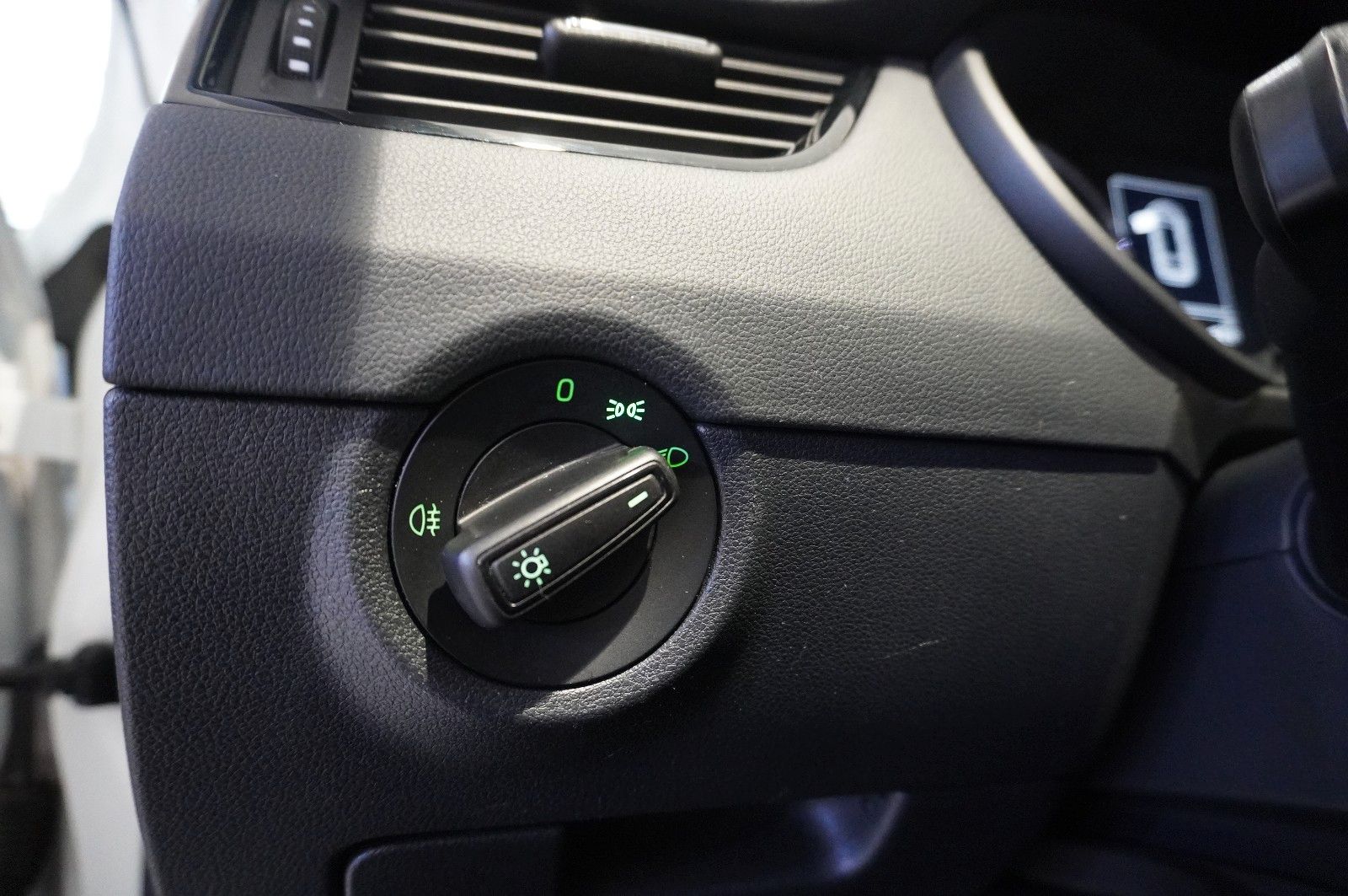 Fahrzeugabbildung SKODA Octavia COMBI 1.0 TSI ACTIVE LED/SHZ/PDC/DAB+