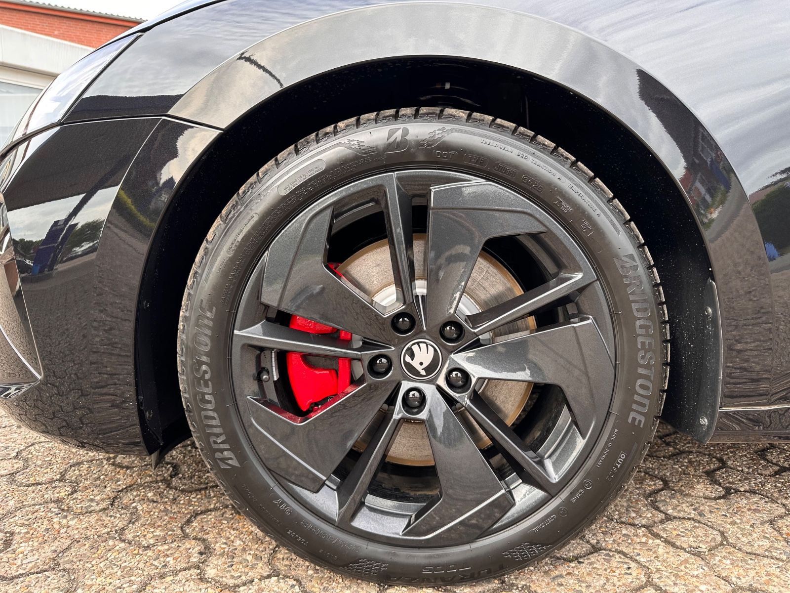 Fahrzeugabbildung SKODA Octavia RS Combi 2.0 TSI Pano/360°/Matrix/ACC