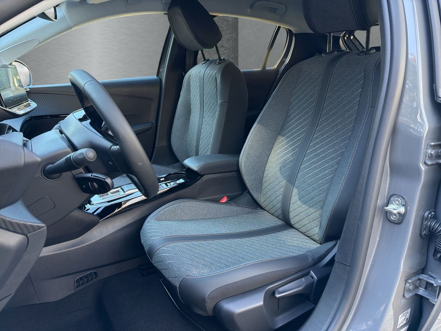 Peugeot e-208 - Bild 8