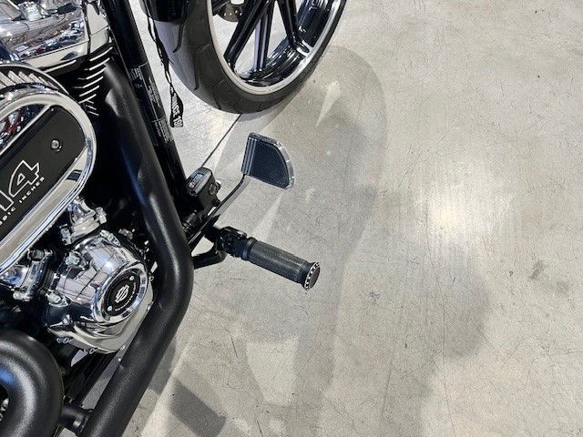 Fahrzeugabbildung Harley-Davidson Breakout Tunderbike Umbau Chrome Head YouTube