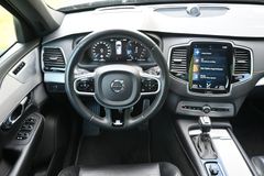 Fahrzeugabbildung Volvo XC90 D5 AWD*R-Design*STHZ*360°*LUFT*MIETKAUF