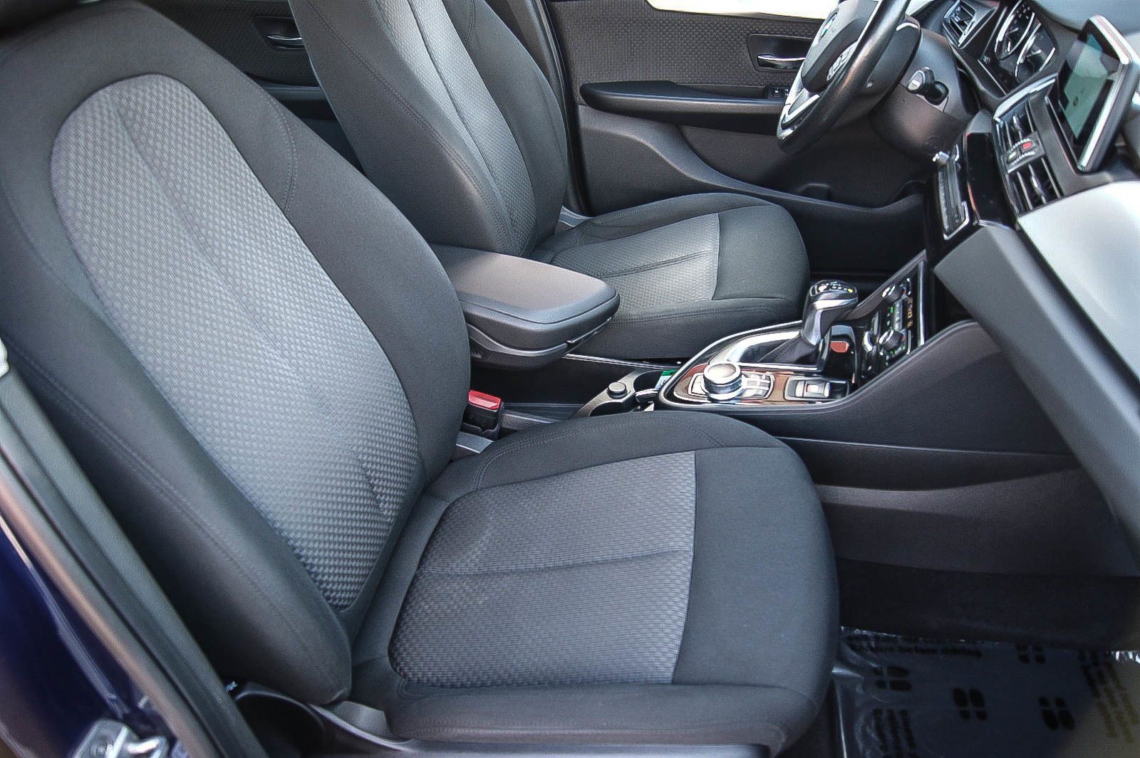 Fahrzeugabbildung BMW 225 xe Active Tourer Aut ADVANTAGE PDC SHZG NAVI