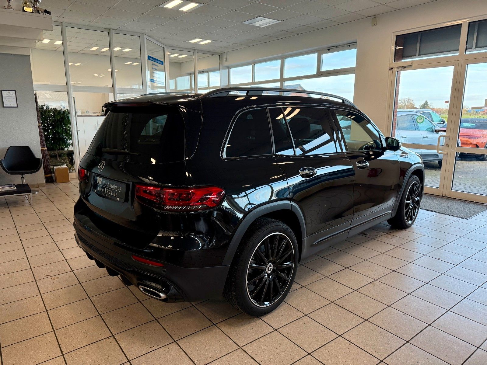 Fahrzeugabbildung Mercedes-Benz GLB 220 d AMG DISTRONIC/20Zoll/AHK/Kamera