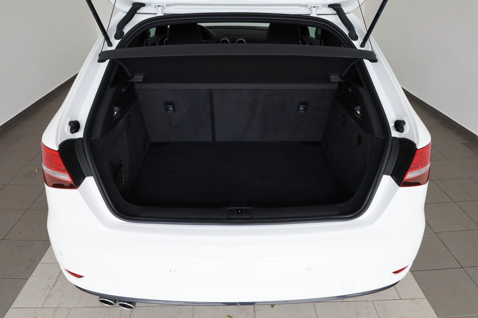 Fahrzeugabbildung Audi A3 S Line T.Leder,Navi,Xenon,ACC,SH,PDC,SR+WR