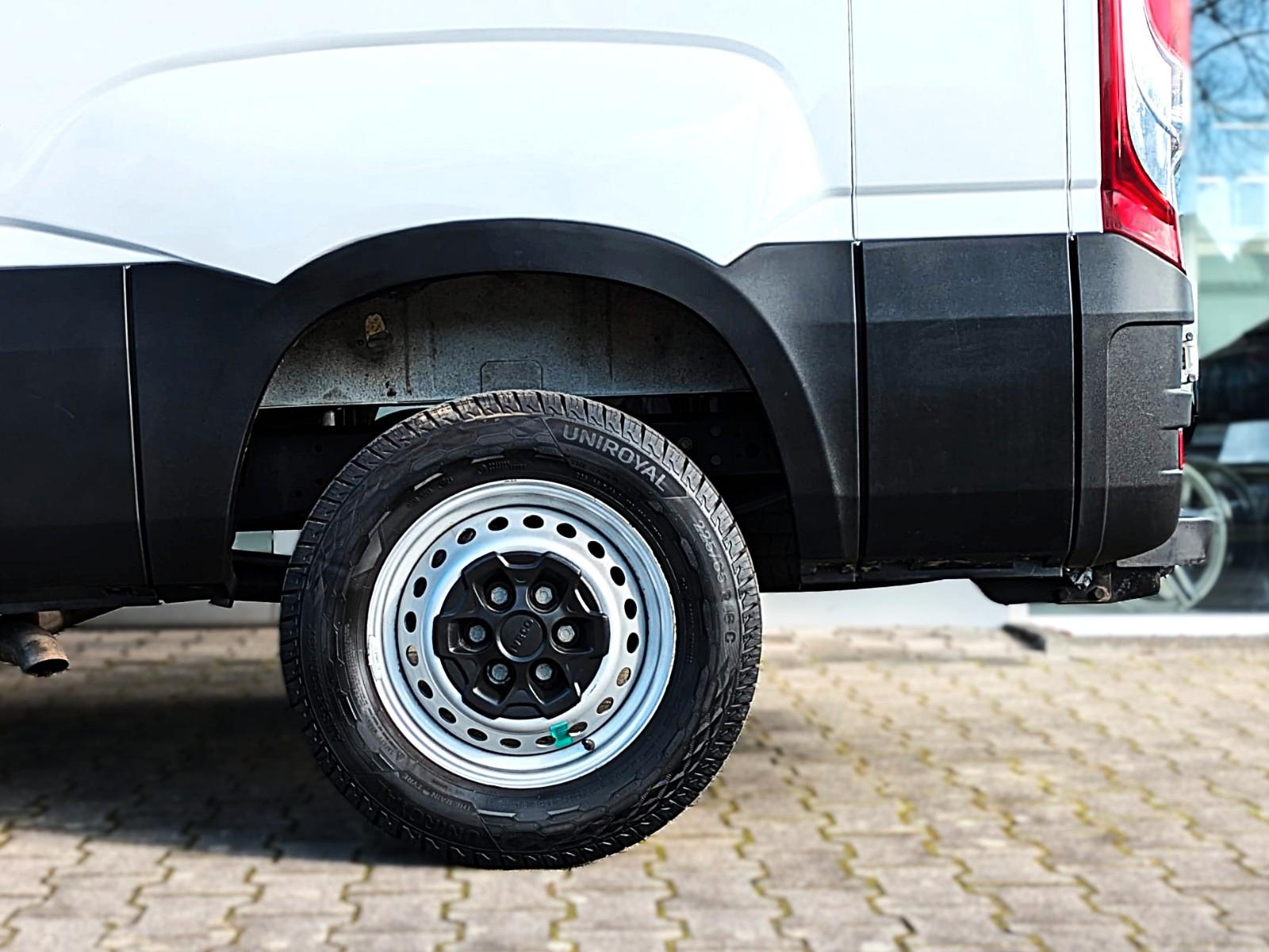 Iveco Daily DOKA KASTEN 6 SITZE KLIMA NAVI STANDH. CAM