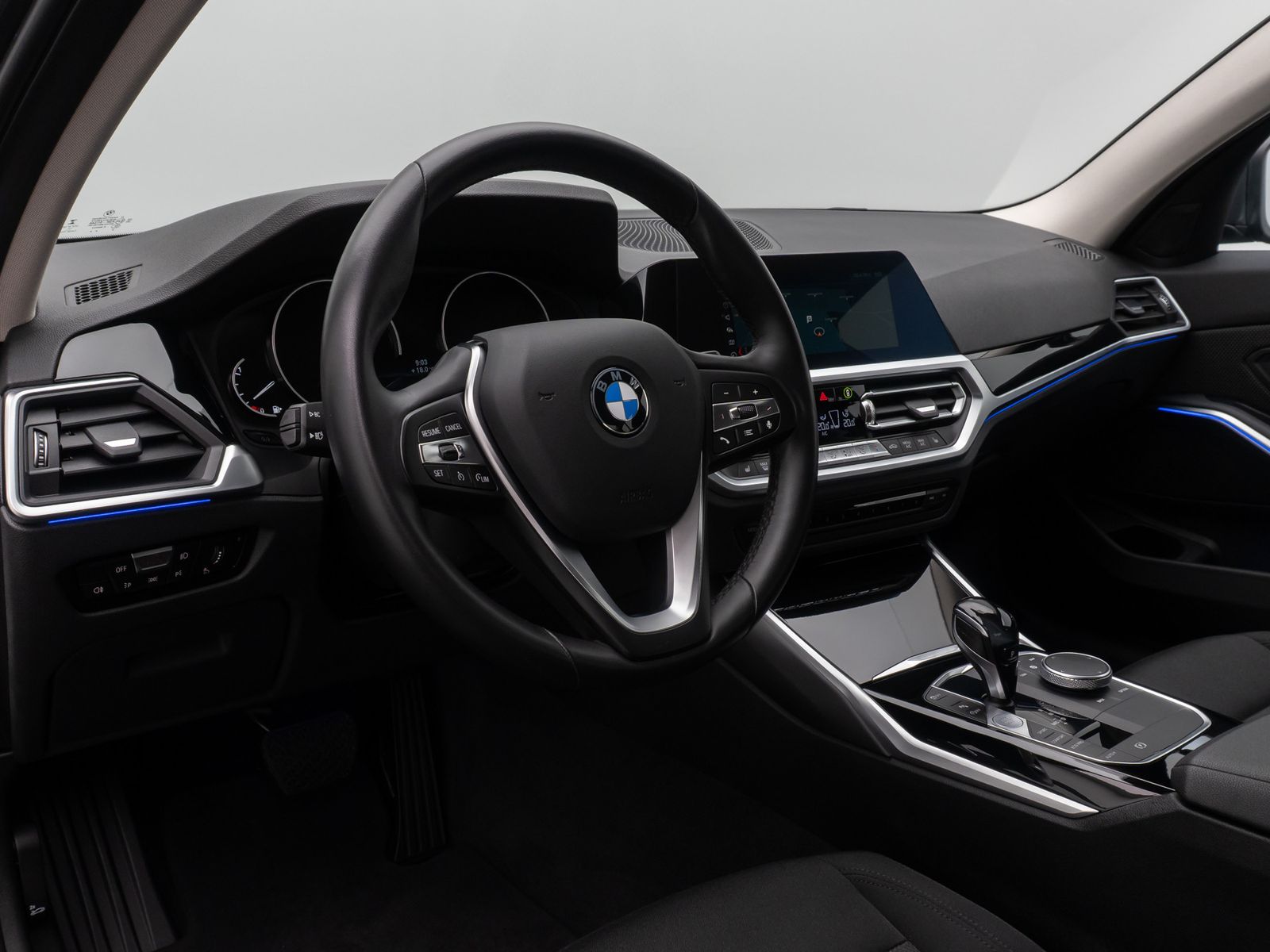 Fahrzeugabbildung BMW 320i Alarm PDC Komfort LED FernlichtAss HiFi 18"