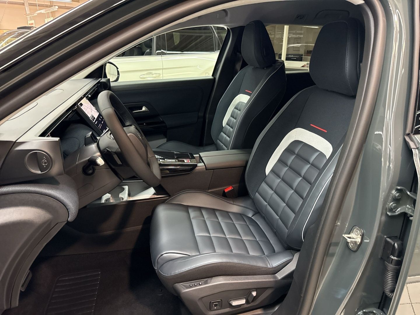 Fahrzeugabbildung Citroën C5 Aircross Hybrid 145 MAX HUD Navi 360 Kamera