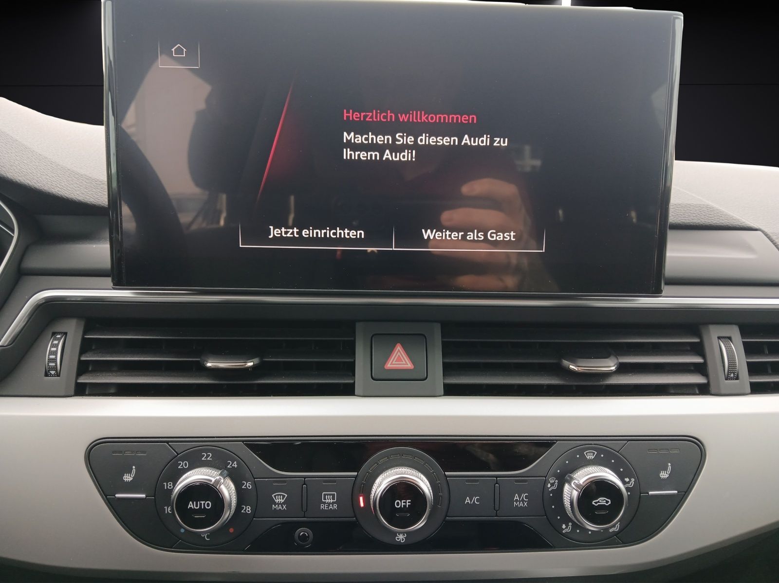Fahrzeugabbildung Audi A4 Avant 40 TDI basis S-tronic Navi GRA PDC SH L