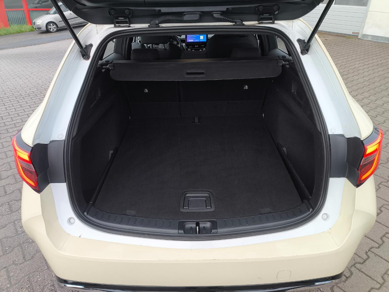 Toyota Corolla Touring Sports 1.8 VVT i-Hybrid Business